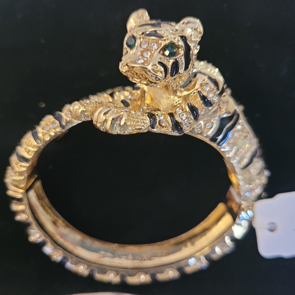 Stunning Natasha Tiger Bracelet. Sparkly. Gold Tone. New. - Picture 13 of 14